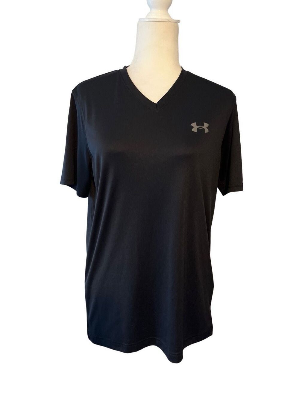 Under Armour black loose fit v-neck short sleeve t-shirt - S